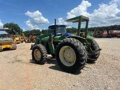 John Deere 1650 Tractor w/ Loader