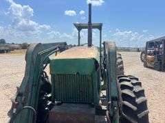 John Deere 1650 Tractor w/ Loader