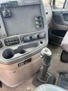 2011 Freightliner Cascadia T/A Daycab Truck
