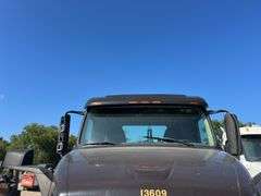 2015 Volvo S/A Daycab Truck