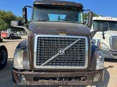 2015 Volvo S/A Daycab Truck