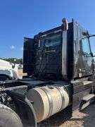 2015 Volvo S/A Daycab Truck