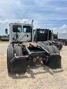 2011 Freightliner Cascadia T/A Daycab Truck
