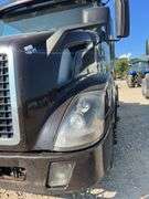 2015 Volvo S/A Daycab Truck