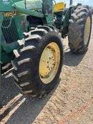 John Deere 1650 Tractor w/ Loader