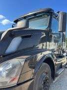 2015 Volvo S/A Daycab Truck