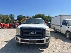 Ford F-350 XL 4x4 Crew Cab Service Truck