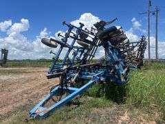 DMI Tiger Mate II 24' Pull Type Field Cultivator *OFFSITE