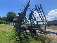 DMI Tiger Mate II 24' Pull Type Field Cultivator *OFFSITE