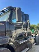 2015 Volvo S/A Daycab Truck
