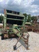 John Deere 510 Pull Type Round Hay Baler