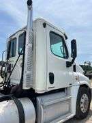 2011 Freightliner Cascadia T/A Daycab Truck