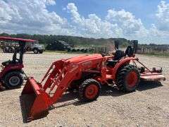 Kubota L3901 Tractor w/ Loader & Rhino 5' Cutter
