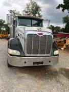 2010 Peterbilt 384 T/A Sleeper Truck *INOP