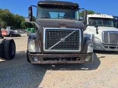 2015 Volvo S/A Daycab Truck