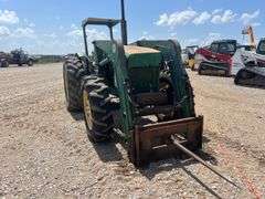 John Deere 1650 Tractor w/ Loader