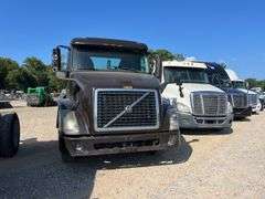 2015 Volvo S/A Daycab Truck