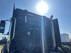 2015 Volvo S/A Daycab Truck