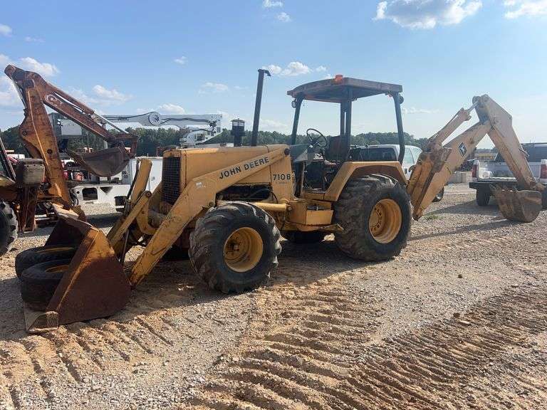 John Deere 710B Loader Backhoe