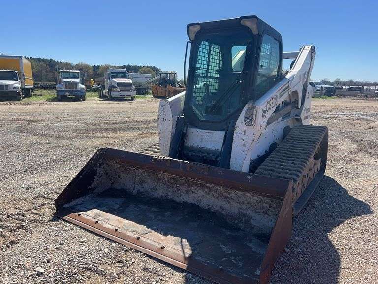 Bobcat T870 Skid Steer