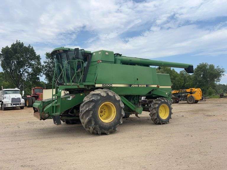 John Deere 9600 Combine