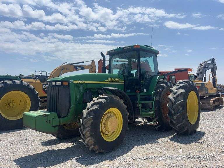 John Deere 8310 MFWD Cab Tractor