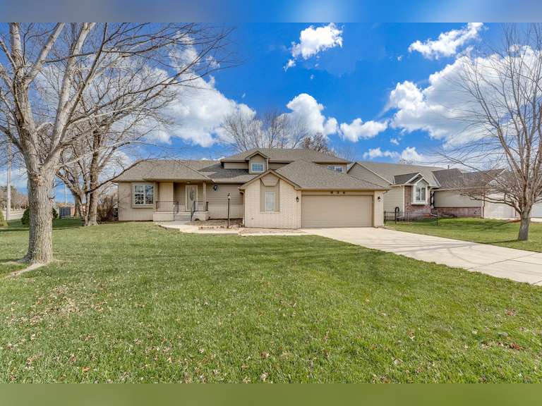 634 N. Bay Country St., Wichita, KS 67235