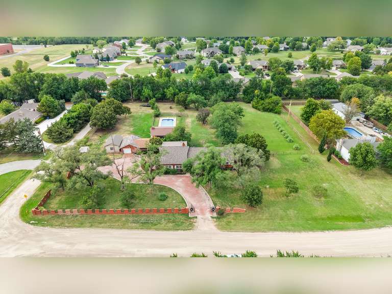 1230 S. Reece Rd., Goddard