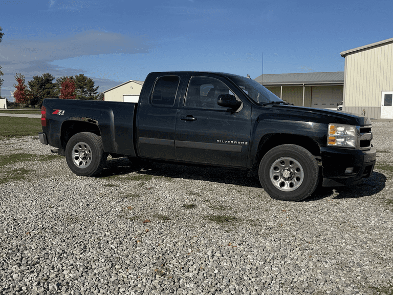 2008 Chevy 1500 4x4 LTZ Pickup Truck (NEEDS TRANSMISSION WORK) - TW3702