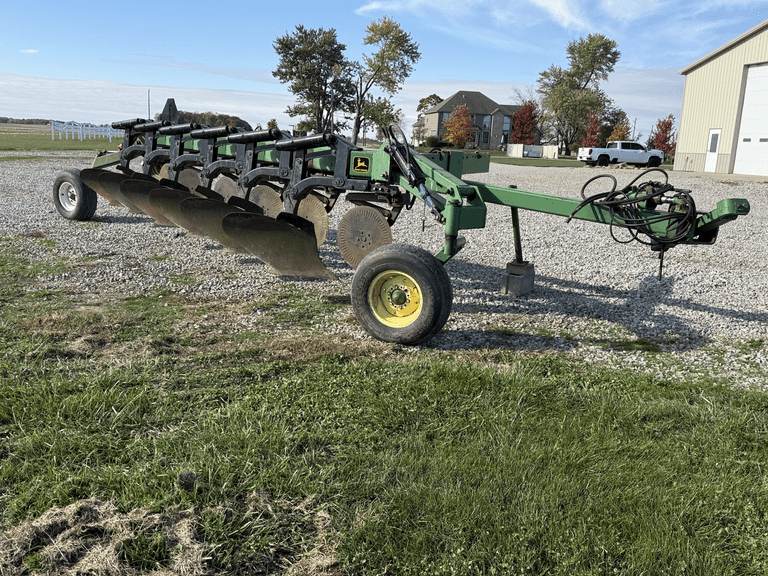 John Deere 2800 6-Botttom Plow - TW3700