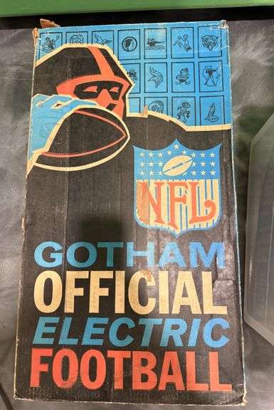 1961 Gotham G-1500 NFL Electric Football game