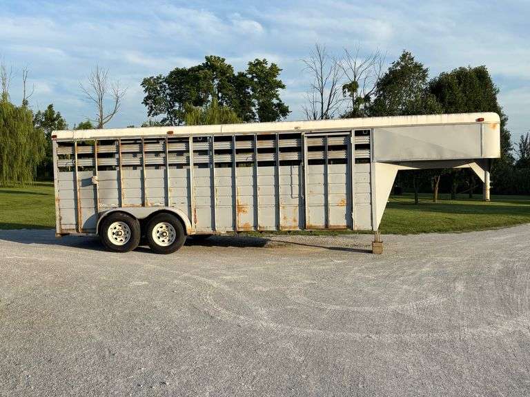 Gooseneck Livestock Trailer - KWJS