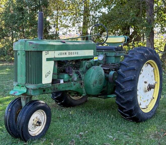 John Deere 620 Tractor - KS2822