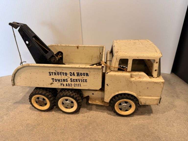 Structo Tow Truck