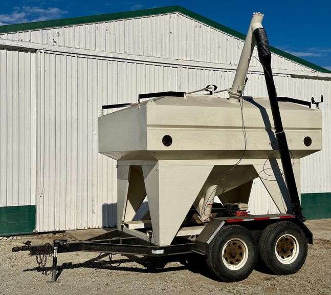 Friessen 220 Seed Tender