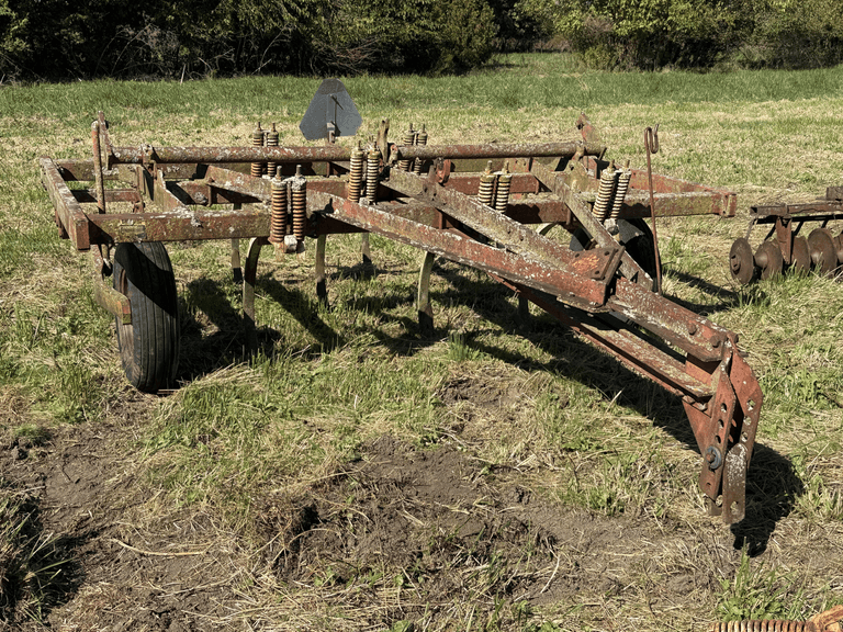 International 55 10-Shank Chisel Plow