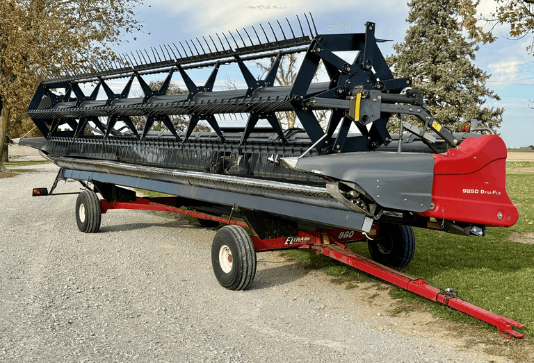 30' Massey Ferguson 9250 Dyno-Flex Draper Head