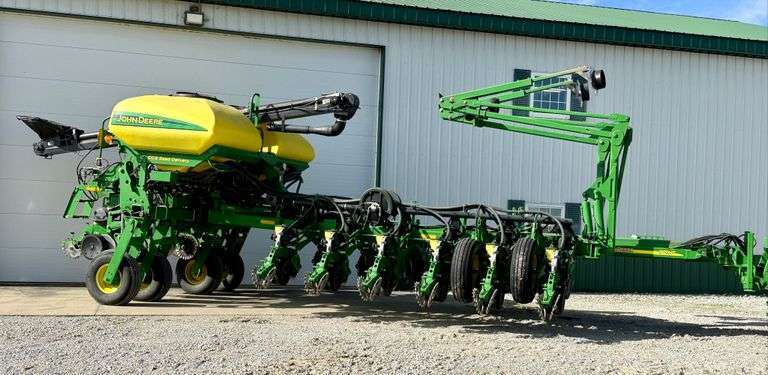 John Deere 1770NT 16-Row Planter