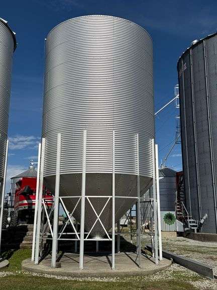 3000-Bushel Cone Bottom Bin