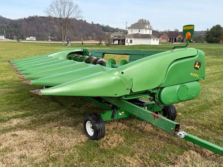John Deere 608C 8-Row Corn Head