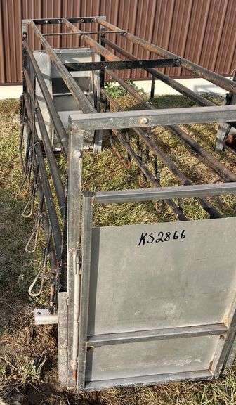 (1) Farrowing Crate w/SS Feeder