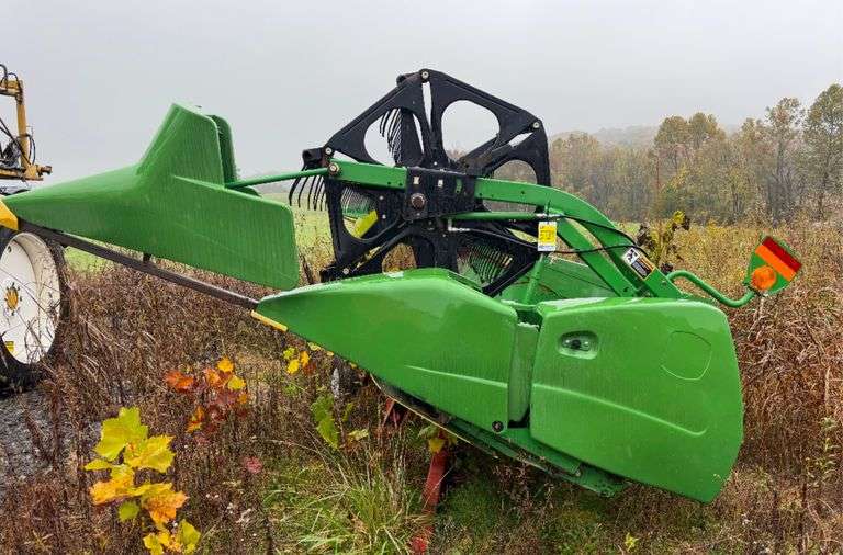 John Deere 635 Grain Head
