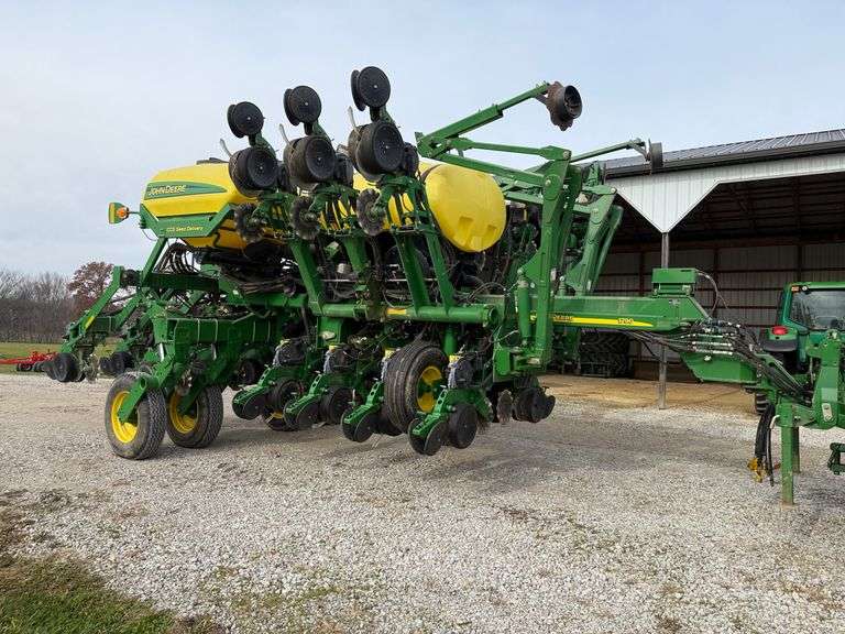 John Deere 1790 12/24 Row Planter