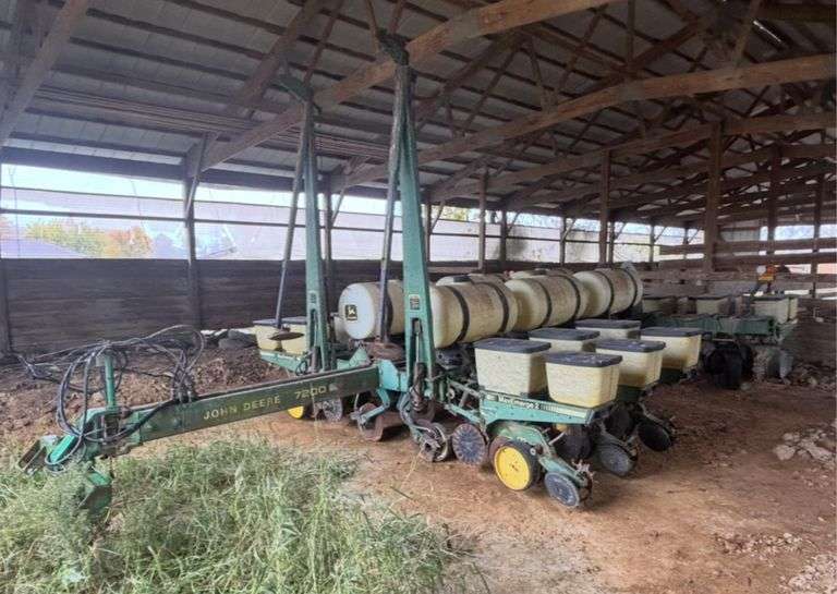 John Deere 7200 12R30'' Planter