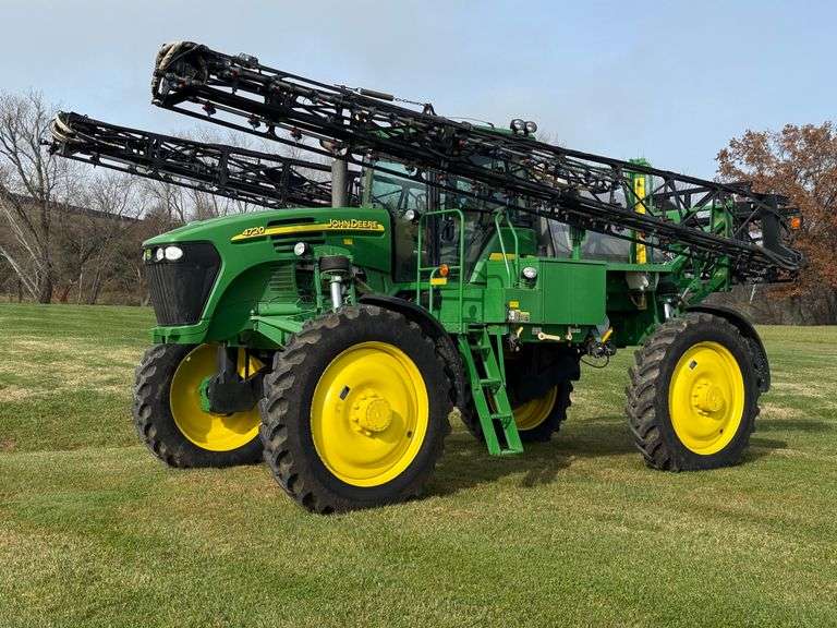 John Deere 4720 Sprayer