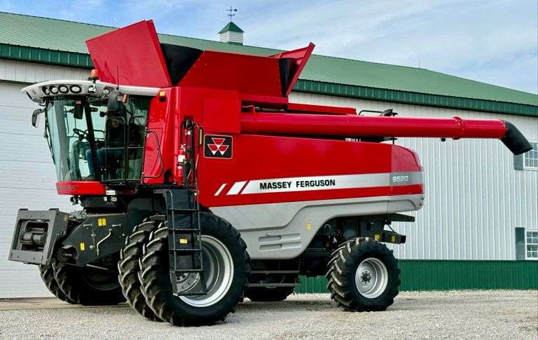 Massey Ferguson 9520 Combine