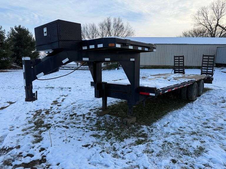 24' International Trailer (NO TITLE) - TW