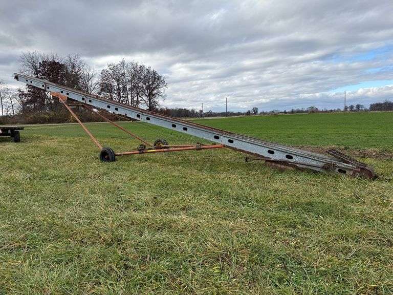 48' New Idea Model 176 Elevator - TW