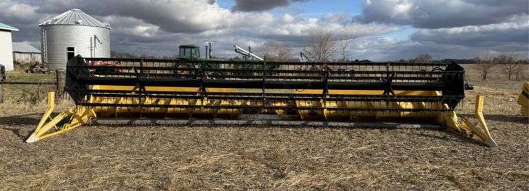 30' New Holland 73C Grain Head - TW