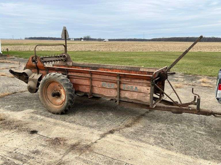 New Idea 12A Manure Spreader - TW